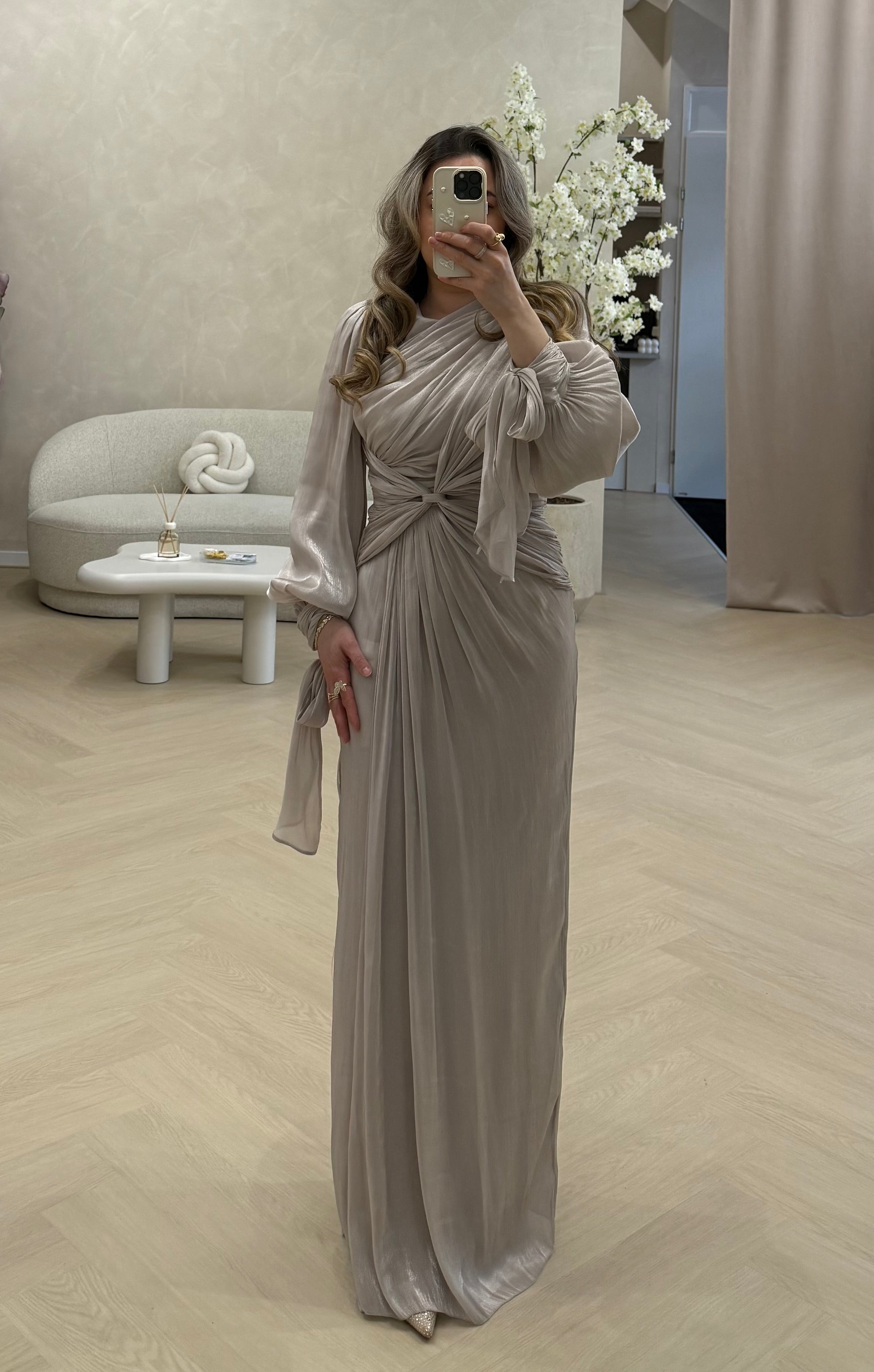 Alaya Dress Champagne Metallic - Luxe Modest Galajurk 