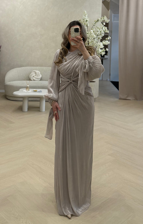 Alaya Dress Champagne Metallic - Luxe Modest Galajurk 